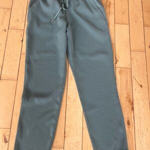 Lululemon Athletica on the fly pants